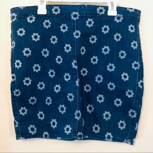 H&M daisy pencil mini skirt